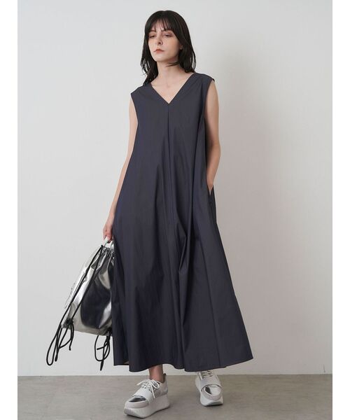 ELENDEEK（エレンディーク）の「テントシルエットワンピース（ワンピース・レディース・イエロー/ネイビー/アイボリー・01/02）」の11枚目の写真