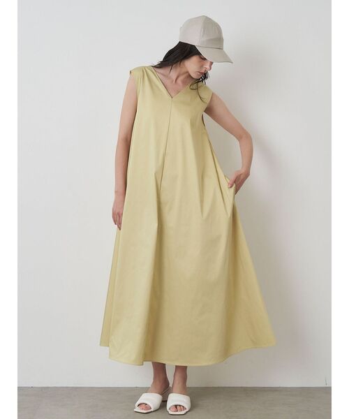 ELENDEEK（エレンディーク）の「テントシルエットワンピース（ワンピース・レディース・イエロー/ネイビー/アイボリー・01/02）」の16枚目の写真