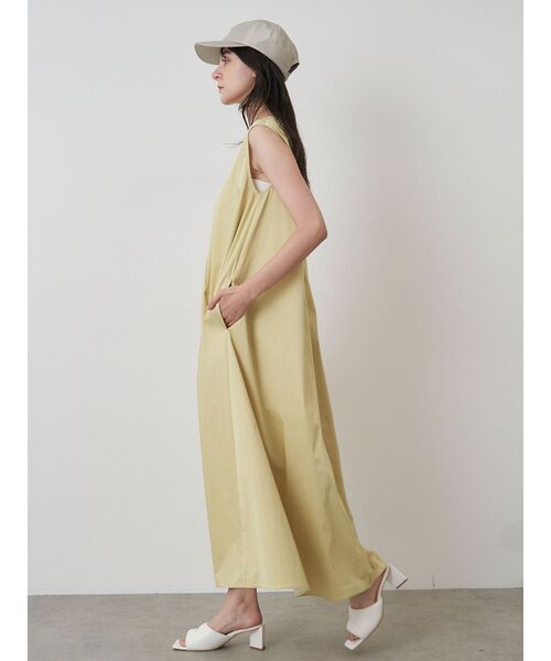 ELENDEEK（エレンディーク）の「テントシルエットワンピース（ワンピース・レディース・イエロー/ネイビー/アイボリー・01/02）」の18枚目の写真