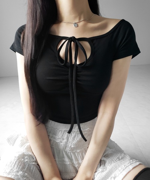 me+em select(ミームセレクト)の「※※【 3color 】カットアウトストラップリボンショートチビTシャツ / cutout strap ribbon short chibi T-shirt(Tシャツ/カットソー・レディース・ホワイト/チャコール/ブラック・FREE)」の6枚目の写真