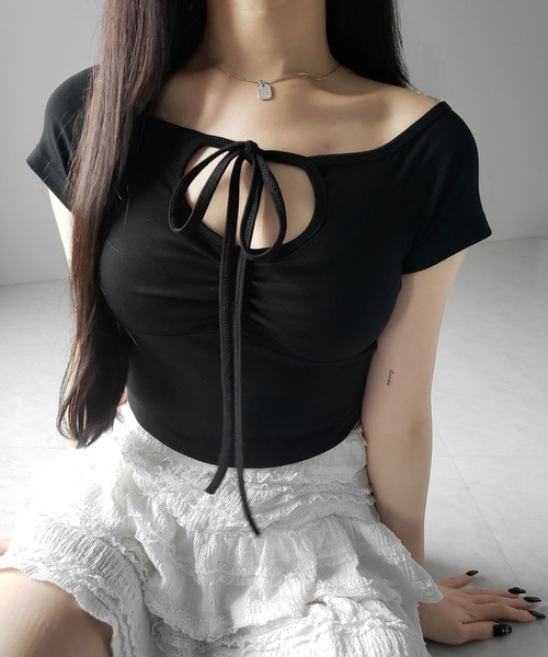 me+em select(ミームセレクト)の「※※【 3color 】カットアウトストラップリボンショートチビTシャツ / cutout strap ribbon short chibi T-shirt(Tシャツ/カットソー・レディース・ホワイト/チャコール/ブラック・FREE)」の5枚目の写真