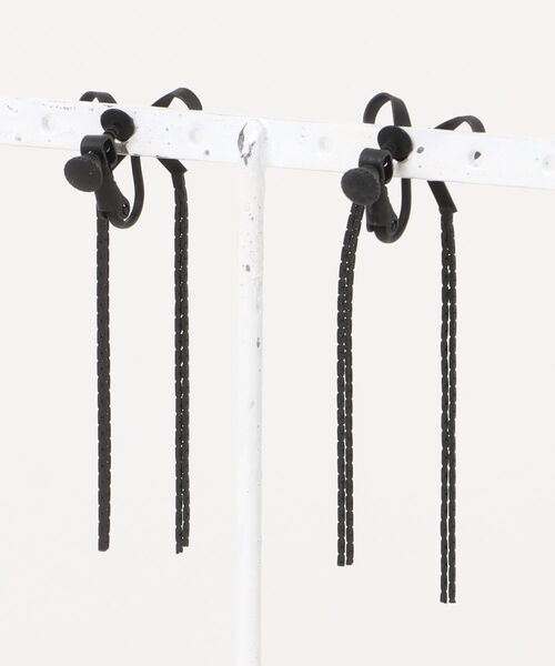 antiqua（アンティカ）の「リボンモチーフイヤリング（イヤリング・レディース・ブラック/ゴールド/シルバー・フリー）」の19枚目の写真