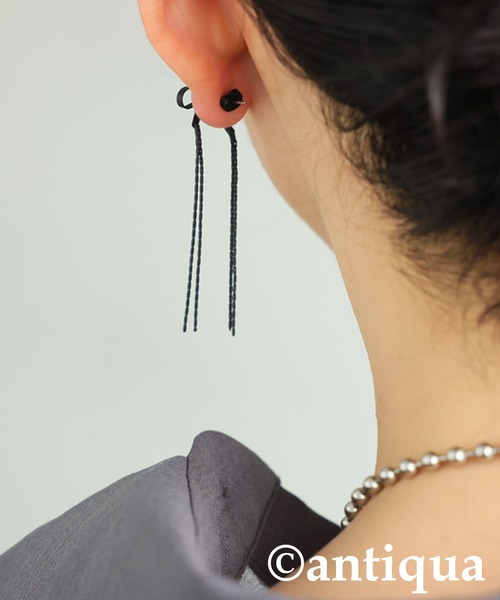 antiqua（アンティカ）の「リボンモチーフイヤリング（イヤリング・レディース・ブラック/ゴールド/シルバー・フリー）」の6枚目の写真