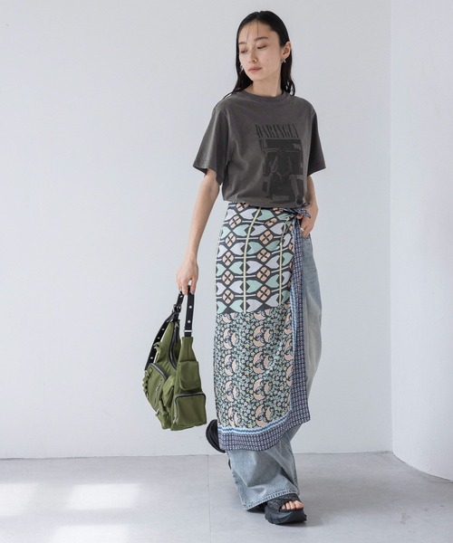 JEANASIS（ジーナシス）の「オオバンガラスカーフ/497073（バンダナ/スカーフ・レディース・グリーン系その他/レッド系その他・FREE）」の2枚目の写真