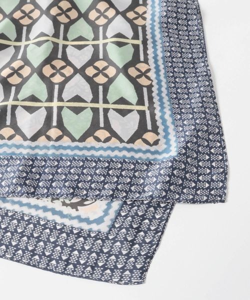 JEANASIS（ジーナシス）の「オオバンガラスカーフ/497073（バンダナ/スカーフ・レディース・グリーン系その他/レッド系その他・FREE）」の5枚目の写真