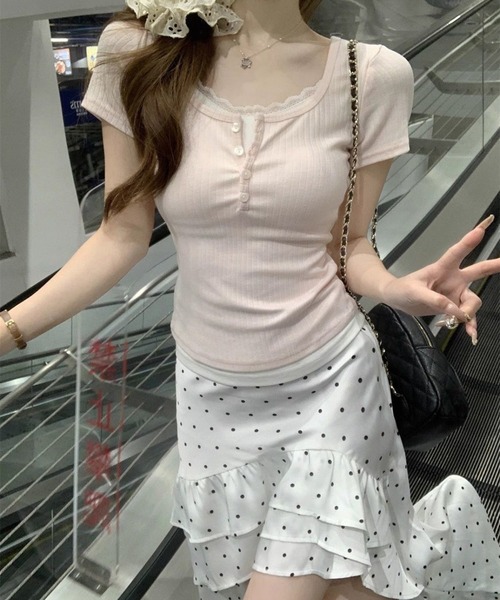 Nia(ニア)の「Nia(ニア)/ヘンリーネック レイヤード風レーストップス(Tシャツ/カットソー・レディース・ピンク/イエロー・SMALL/MEDIUM)」の2枚目の写真