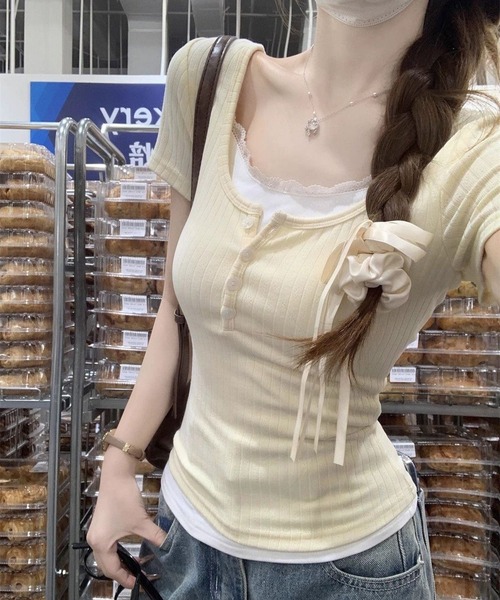 Nia(ニア)の「Nia(ニア)/ヘンリーネック レイヤード風レーストップス(Tシャツ/カットソー・レディース・ピンク/イエロー・SMALL/MEDIUM)」の4枚目の写真