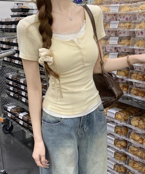 Nia(ニア)の「Nia(ニア)/ヘンリーネック レイヤード風レーストップス(Tシャツ/カットソー・レディース・ピンク/イエロー・SMALL/MEDIUM)」の5枚目の写真