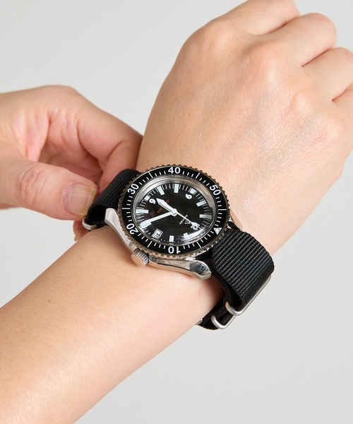 COMMON WARE(コモンウェアー)の「NAVAL MILITARY WATCH MIL.-05 SV/BK Automatic ROYAL Military Diver TYPE(アナログ腕時計・レディース・ブラック×シルバー・FREE)」の2枚目の写真