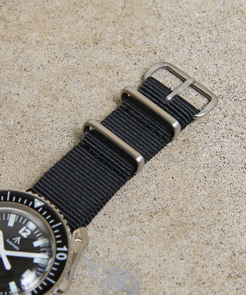 COMMON WARE(コモンウェアー)の「NAVAL MILITARY WATCH MIL.-05 SV/BK Automatic ROYAL Military Diver TYPE(アナログ腕時計・レディース・ブラック×シルバー・FREE)」の3枚目の写真