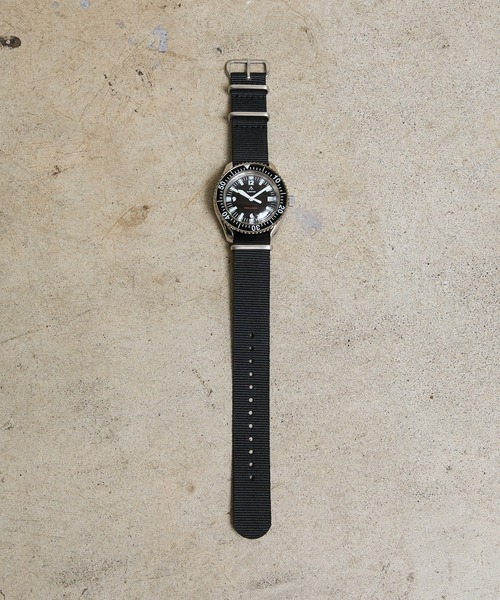 COMMON WARE(コモンウェアー)の「NAVAL MILITARY WATCH MIL.-05 SV/BK Automatic ROYAL Military Diver TYPE(アナログ腕時計・レディース・ブラック×シルバー・FREE)」の5枚目の写真