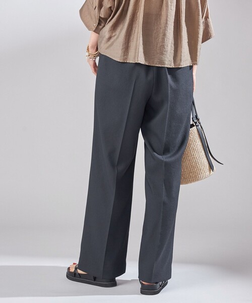 SHIPS（シップス）の「〈UVカット / 吸水速乾 / 手洗い可能〉合繊 タック センター プレス パンツ（スラックス・レディース・ブラック/オフホワイト・36/38）」の6枚目の写真