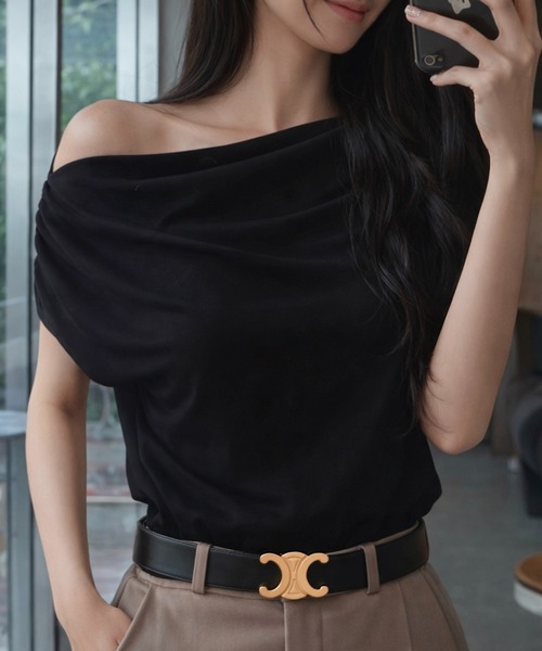 THEODORIC.dy(セオドリックディ)の「アシンメトリードレープトップス(Tシャツ/カットソー・レディース・ブラック/アイボリー/ダークベージュ・FREE)」の10枚目の写真