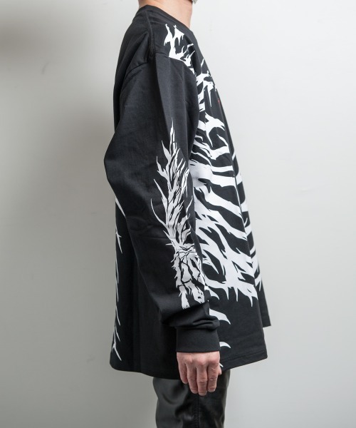 BACKSTAGE PASS(バックステージパス)の「CRIMSON GHOST LS(クリムゾン ゴースト LS)ビッグシルエット クルーネック プリント ロンT(Tシャツ/カットソー・メンズ・ブラック/ダークグレー/ホワイト系その他・FREE)」の11枚目の写真