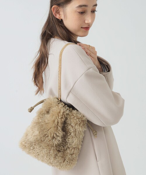 B:MING by BEAMS（ビーミングバイビームス）の「フェイク ファー チェーン バッグ（ショルダーバッグ・レディース・ライトグレー/ブラウン系その他・ONE SIZE）」の2枚目の写真