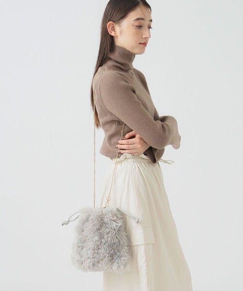 B:MING by BEAMS（ビーミングバイビームス）の「フェイク ファー チェーン バッグ（ショルダーバッグ・レディース・ライトグレー/ブラウン系その他・ONE SIZE）」の3枚目の写真