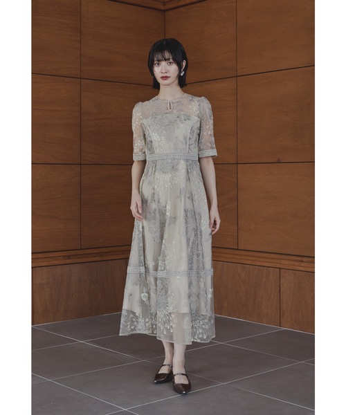 niana(ニアナ)の「フラワーレースフレアドレス パーティードレス オケージョンドレス 結婚式 二次会 同窓会 成人式 お呼ばれワンピース(ドレス・レディース・グレイッシュベージュ/ブルー/ネイビー・L/M/S)」の4枚目の写真
