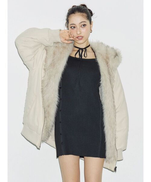 EVRIS（エヴリス）の「リバーシブルオーバーサイズフードブルゾン（ブルゾン・レディース・ブラック/ホワイト・FREE）」の4枚目の写真