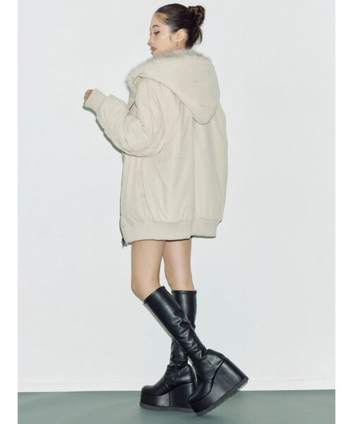 EVRIS（エヴリス）の「リバーシブルオーバーサイズフードブルゾン（ブルゾン・レディース・ブラック/ホワイト・FREE）」の6枚目の写真