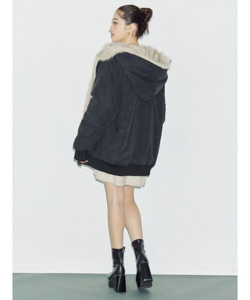 EVRIS（エヴリス）の「リバーシブルオーバーサイズフードブルゾン（ブルゾン・レディース・ブラック/ホワイト・FREE）」の13枚目の写真