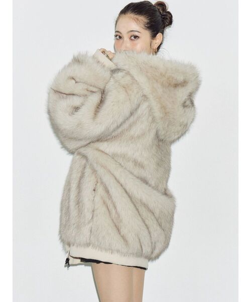 EVRIS（エヴリス）の「リバーシブルオーバーサイズフードブルゾン（ブルゾン・レディース・ブラック/ホワイト・FREE）」の2枚目の写真