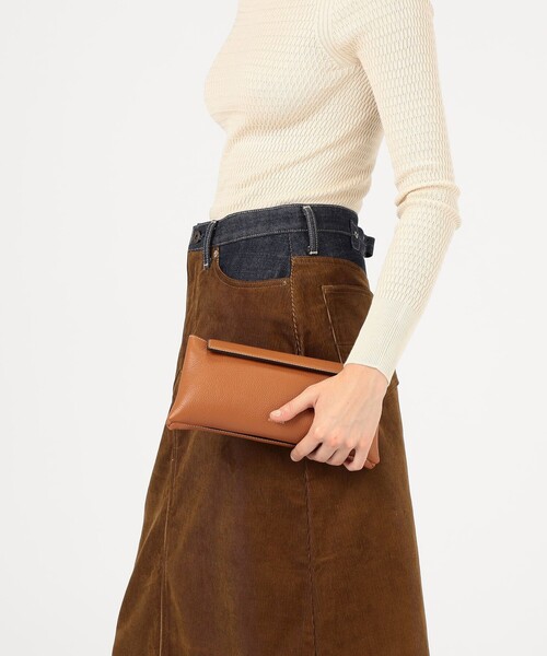 TOMORROWLAND （トゥモローランド）の「REE PROJECTS ELIEZE CLUTCH バッグ（クラッチバッグ・レディース・キャメル・FREE）」の2枚目の写真