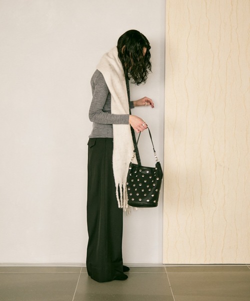 Lutim by u（ルチバイユー）の「Metal dot 2way bucket bag / メタルドット2wayバケットバッグ（ハンドバッグ・レディース・ブラック/キャメル・FREE）」の22枚目の写真