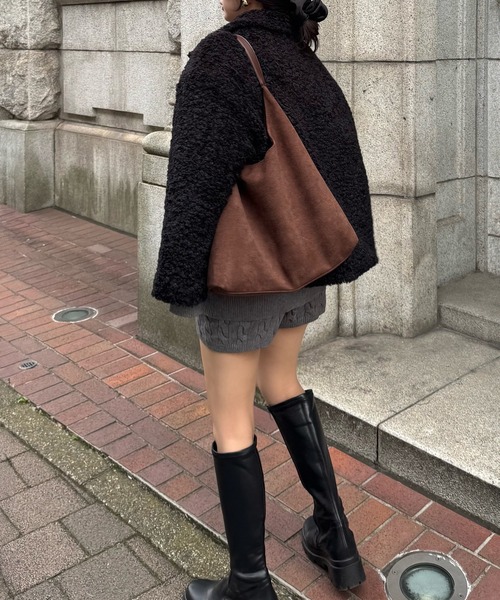 JUNOAH(ジュノア)の「2wayカラープードルファーコート(ステンカラーコート・レディース・ブラウン/ブラック/チャコール・SMALL/LARGE/MEDIUM)」の10枚目の写真