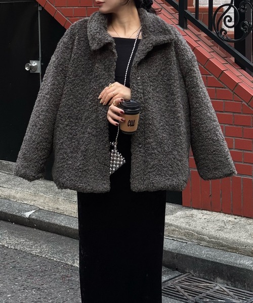 JUNOAH(ジュノア)の「2wayカラープードルファーコート(ステンカラーコート・レディース・ブラウン/ブラック/チャコール・SMALL/LARGE/MEDIUM)」の12枚目の写真