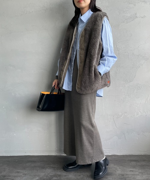 UNIVERSAL OVERALL（ユニバーサルオーバーオール）の「[UNIVERSAL OVERALL/ユニバーサルオーバーオール] 別注 リバーシブルボアベスト（ベスト・レディース・チャコールグレー/ブラック・M/L/XL）」の3枚目の写真