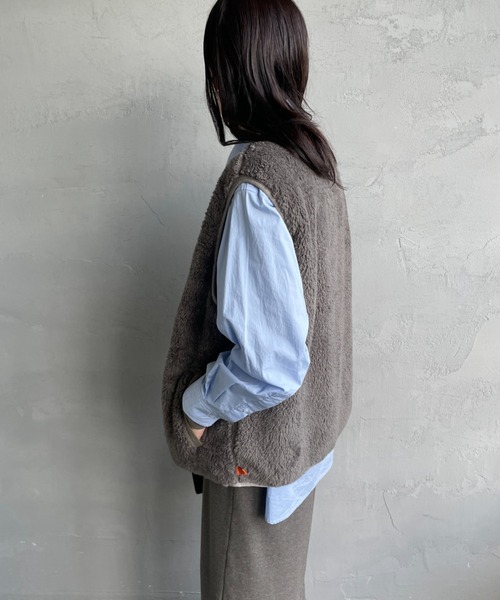 UNIVERSAL OVERALL（ユニバーサルオーバーオール）の「[UNIVERSAL OVERALL/ユニバーサルオーバーオール] 別注 リバーシブルボアベスト（ベスト・レディース・チャコールグレー/ブラック・M/L/XL）」の6枚目の写真