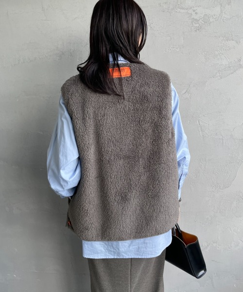 UNIVERSAL OVERALL（ユニバーサルオーバーオール）の「[UNIVERSAL OVERALL/ユニバーサルオーバーオール] 別注 リバーシブルボアベスト（ベスト・レディース・チャコールグレー/ブラック・M/L/XL）」の7枚目の写真