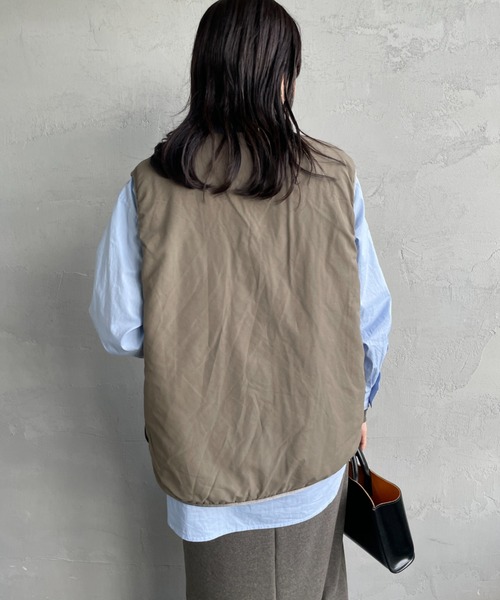 UNIVERSAL OVERALL（ユニバーサルオーバーオール）の「[UNIVERSAL OVERALL/ユニバーサルオーバーオール] 別注 リバーシブルボアベスト（ベスト・レディース・チャコールグレー/ブラック・M/L/XL）」の16枚目の写真