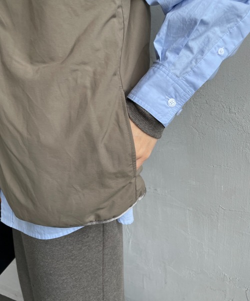 UNIVERSAL OVERALL（ユニバーサルオーバーオール）の「[UNIVERSAL OVERALL/ユニバーサルオーバーオール] 別注 リバーシブルボアベスト（ベスト・レディース・チャコールグレー/ブラック・M/L/XL）」の18枚目の写真