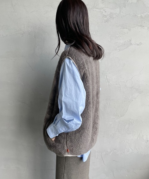 UNIVERSAL OVERALL（ユニバーサルオーバーオール）の「[UNIVERSAL OVERALL/ユニバーサルオーバーオール] 別注 リバーシブルボアベスト（ベスト・レディース・チャコールグレー/ブラック・M/L/XL）」の20枚目の写真