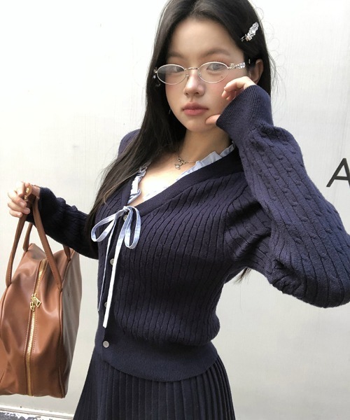 Mejoul(メジュール)の「【セットアップ】レースリボンケーブルニットトップス×プリーツニットスカート(セットアップ・レディース・アイボリー/ネイビー・F)」の19枚目の写真