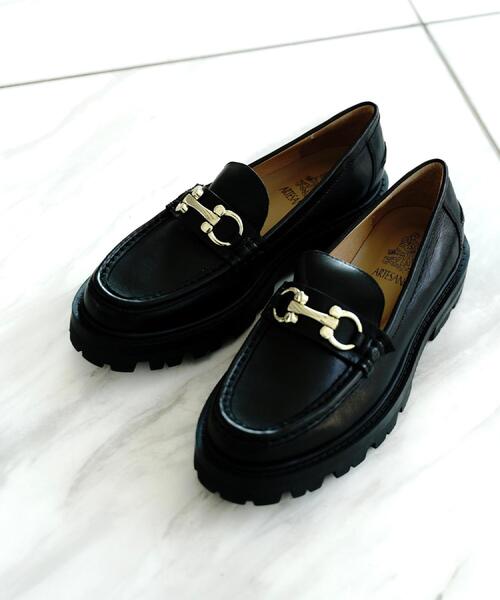 ARTESANOS（アルテサノス）の「ARTESANOS（アルテサノス）【別注】金具付きローファー（その他シューズ・レディース・ブラック・60/90/80/70）」の2枚目の写真