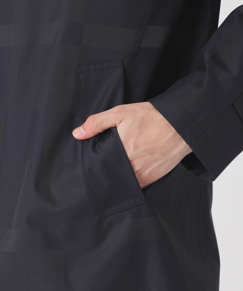 BLACK LABEL CRESTBRIDGE（ブラックレーベル・クレストブリッジ）の「シャドーチェックラミネートステンカラーコート（ステンカラーコート・メンズ・ブラック・M/XL/L）」の13枚目の写真