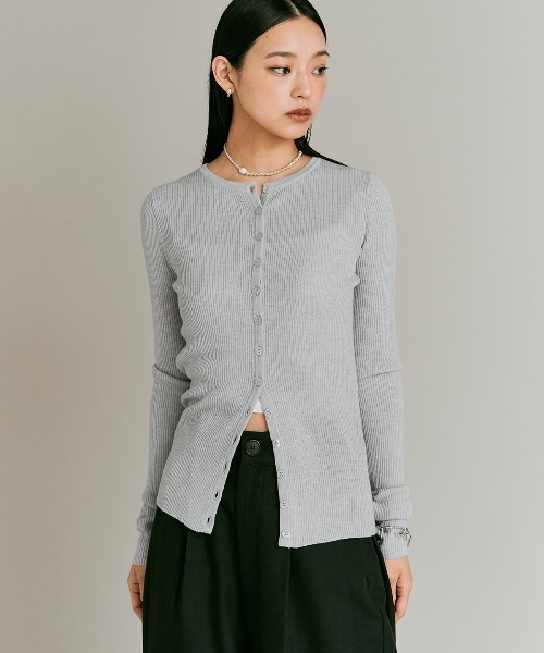 W:Huku(フーク)の「【W:Huku / ウールミックス ライトニット】ロングスリーブ カーディガン / Wool Blend Lightweight Knit Cardigan(ニット/セーター・レディース・ブラック/チャコール/ライトグレー/ブラウン・FREE)」の3枚目の写真