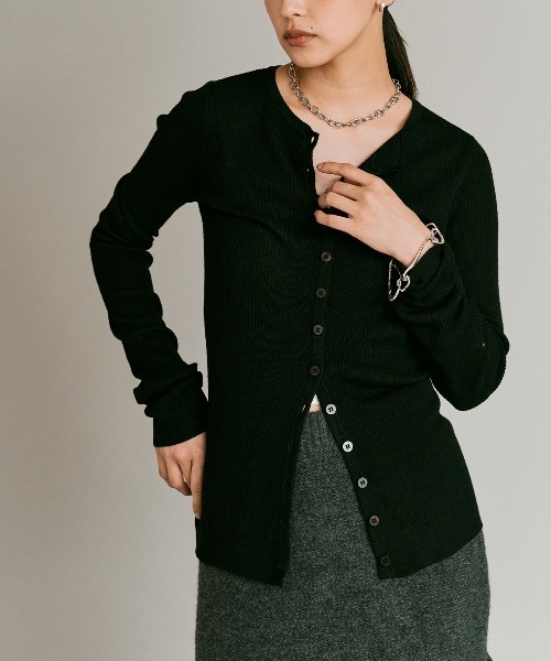 W:Huku(フーク)の「【W:Huku / ウールミックス ライトニット】ロングスリーブ カーディガン / Wool Blend Lightweight Knit Cardigan(ニット/セーター・レディース・ブラック/チャコール/ライトグレー/ブラウン・FREE)」の2枚目の写真