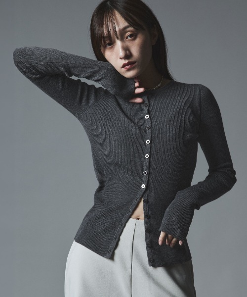 W:Huku(フーク)の「【W:Huku / ウールミックス ライトニット】ロングスリーブ カーディガン / Wool Blend Lightweight Knit Cardigan(ニット/セーター・レディース・ブラック/チャコール/ライトグレー/ブラウン・FREE)」の7枚目の写真