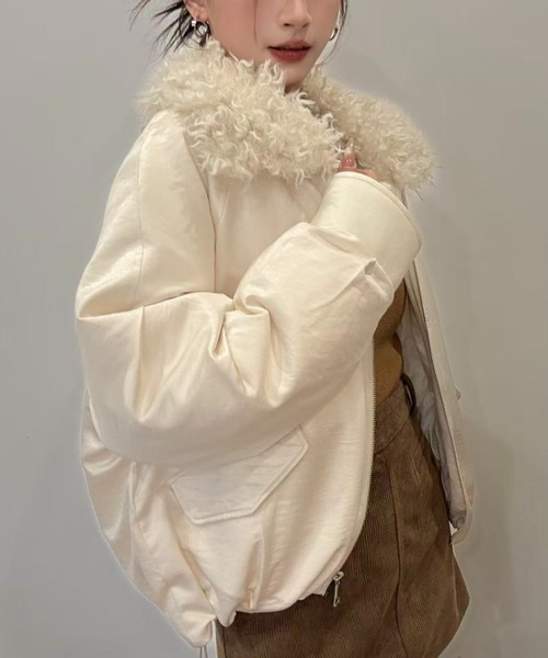 Sibra(シブラ)の「ふわふわボア襟 ショート丈ブルゾン/2色展開(ブルゾン・レディース・ブラック/ホワイト・M)」の1枚目の写真