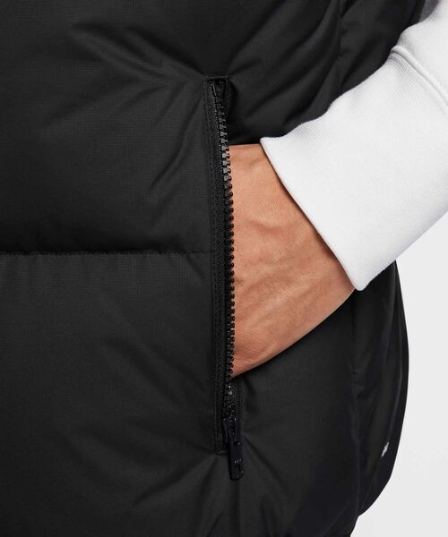NIKE(ナイキ)の「ナイキ スポーツウェア クラブ メンズ Therma-FIT パファー ベスト / Nike Sportswear Club Men's Therma-FIT Puffer Vest IB2978-010 Black(ダウンベスト・メンズ・ブラック・M/L/XL/S/2XL)」の6枚目の写真