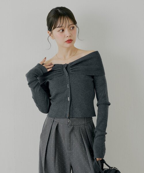 Chico（チコ）の「フロントボタンオフショルニット（ニット/セーター・レディース・ブラウン/ピンク/チャコールグレー/アイボリー・FREE）」の12枚目の写真