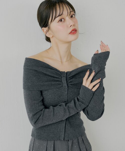 Chico（チコ）の「フロントボタンオフショルニット（ニット/セーター・レディース・ブラウン/ピンク/チャコールグレー/アイボリー・FREE）」の13枚目の写真