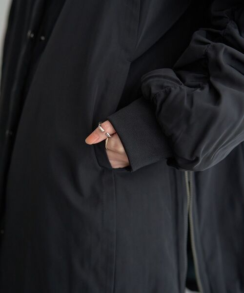 Editt by YECCA VECCA（エディットバイイェッカヴェッカ）の「パディングフーディーコート（ブルゾン・レディース・ブラック/カーキ・FREE）」の19枚目の写真