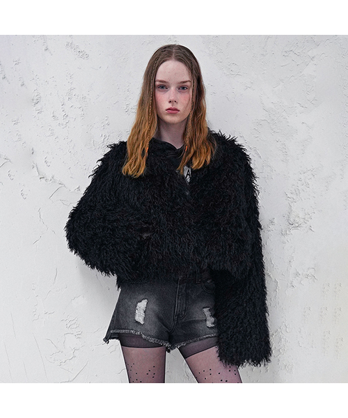 AVANDRESS(アバンドレス )の「Crop Teddy Fur Jacket BLACK(ムートンコート・レディース・ブラック・MEDIUM/SMALL)」の1枚目の写真