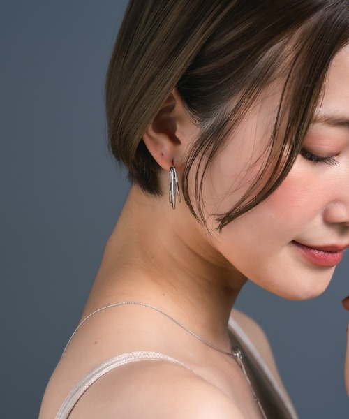 Os accessory(オズアクセサリー)の「Os -オズ- 【金属アレルギー対応】3ラインフープピアス(ピアス(両耳用)・レディース・シルバー/ゴールド・ONE SIZE)」の6枚目の写真