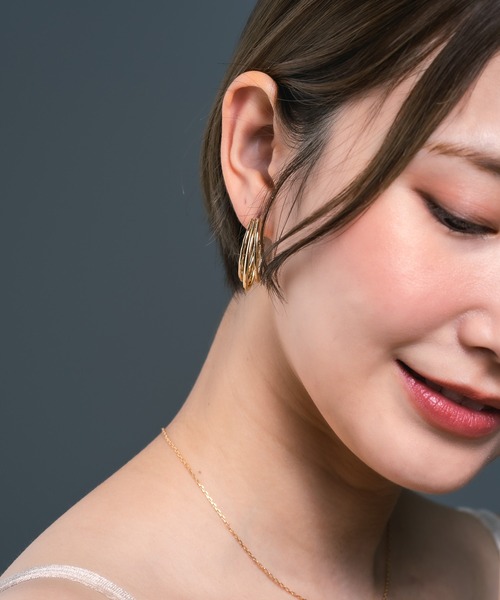 Os accessory(オズアクセサリー)の「Os -オズ- 【金属アレルギー対応】3ラインフープピアス(ピアス(両耳用)・レディース・シルバー/ゴールド・ONE SIZE)」の12枚目の写真