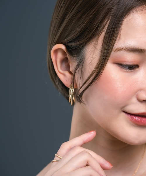 Os accessory(オズアクセサリー)の「Os -オズ- 【金属アレルギー対応】3ラインフープピアス(ピアス(両耳用)・レディース・シルバー/ゴールド・ONE SIZE)」の14枚目の写真